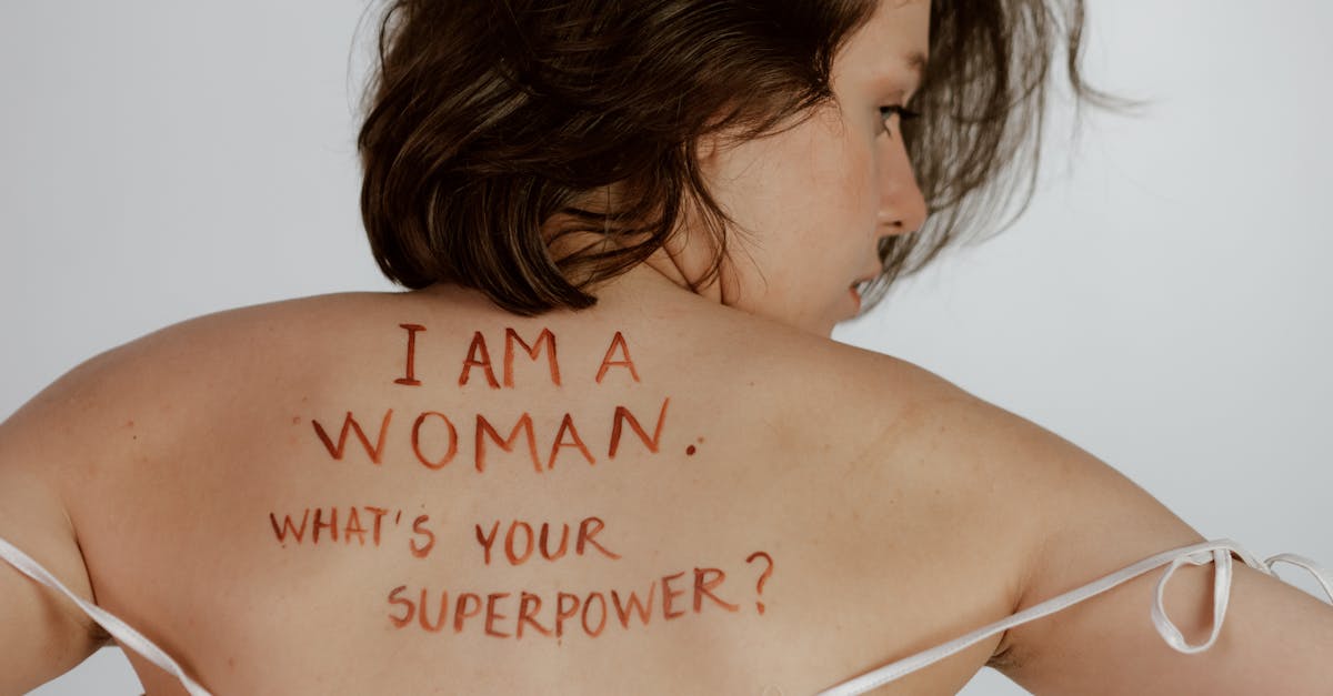 découvrez le mouvement de la body positivity qui célèbre l'acceptation de toutes les morphologies et encourage l'estime de soi. apprenez à vous aimer tel que vous êtes et à promouvoir une image corporelle saine et positive.