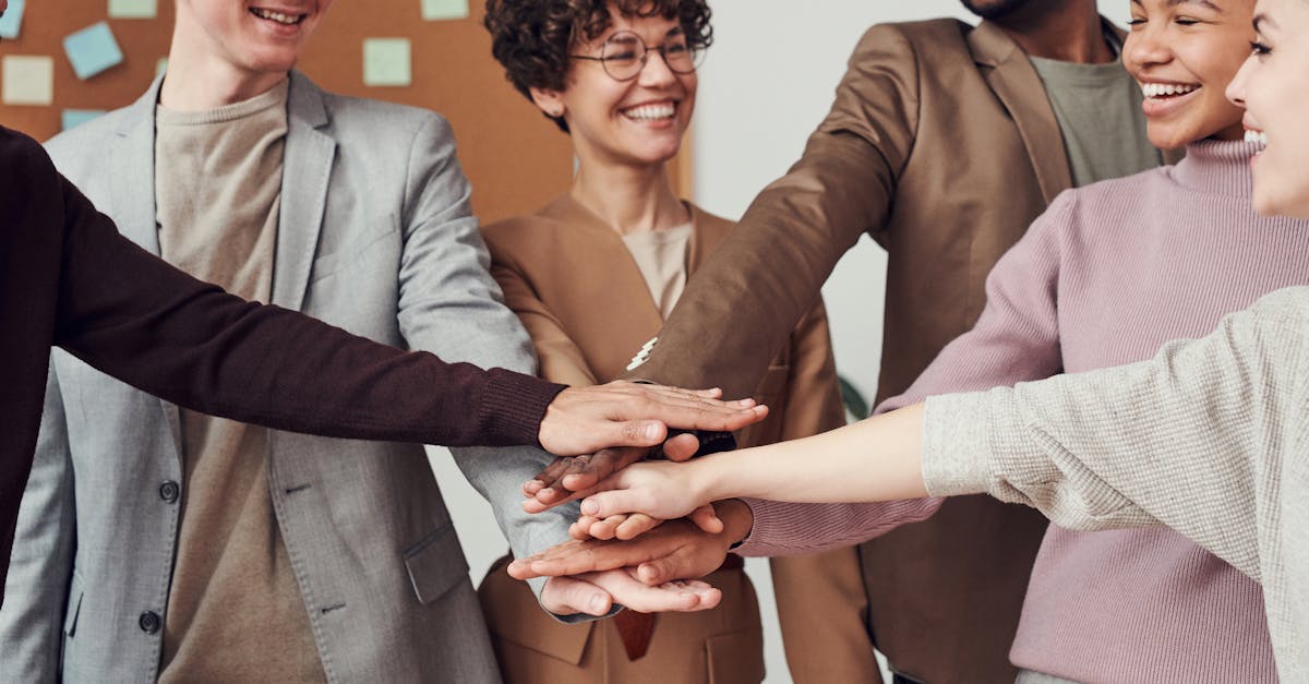 découvrez les multiples facettes de la diversité, un concept essentiel qui enrichit nos sociétés. explorez comment l'inclusion et la richesse des cultures, des opinions et des expériences façonnent notre monde et favorisent l'innovation et la compréhension.