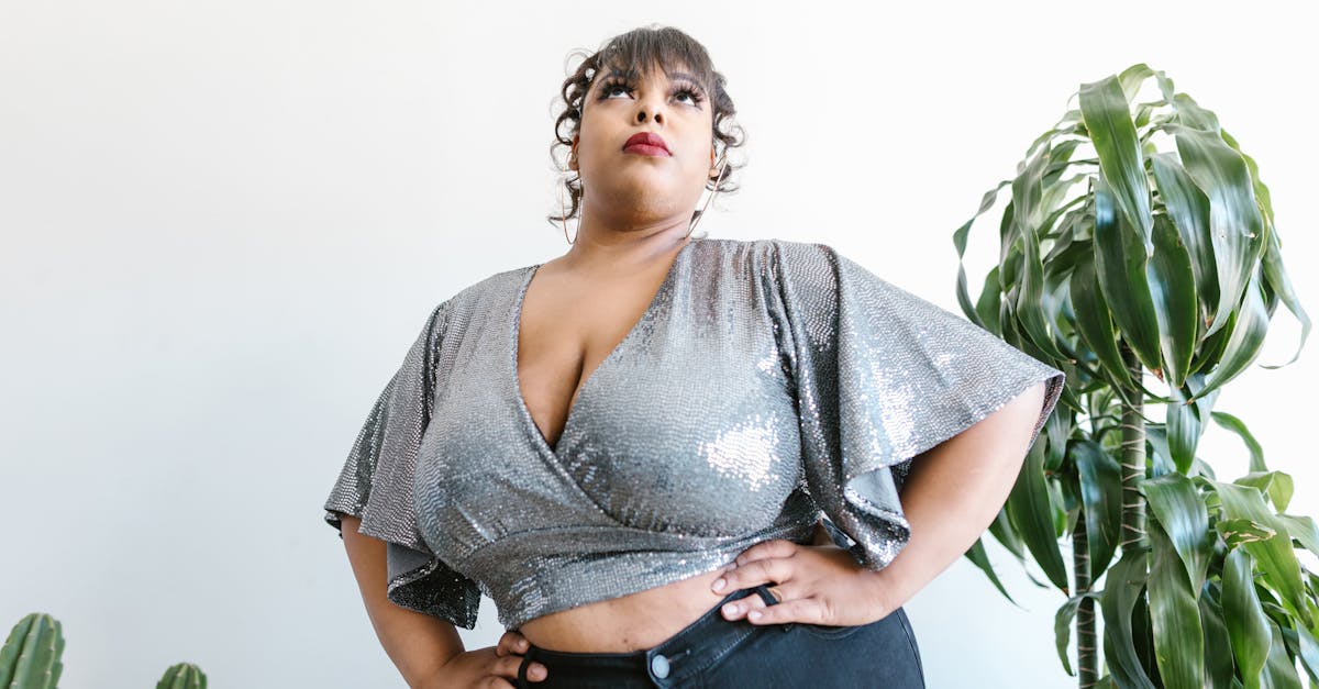 Se lancer dans le mannequinat grande taille : conseils pour les femmes rondes