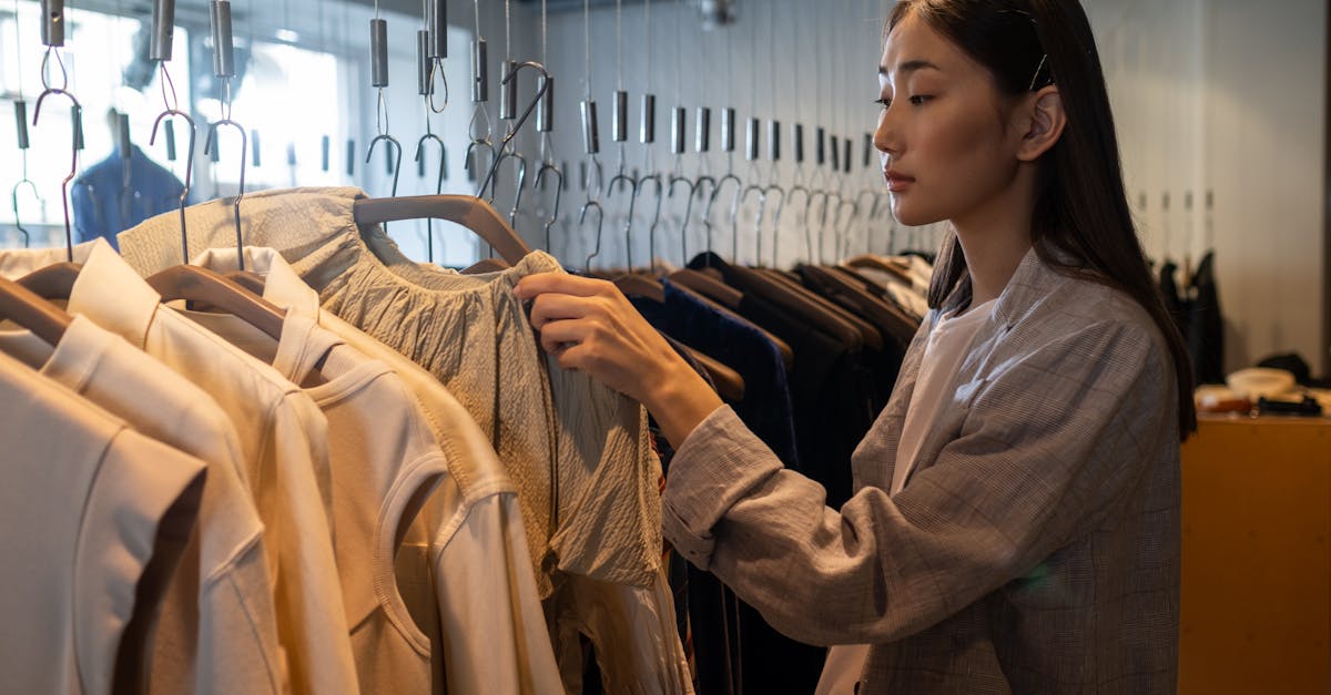 Découvrez comment sélectionner des vêtements qui mettent en valeur vos courbes avec élégance
