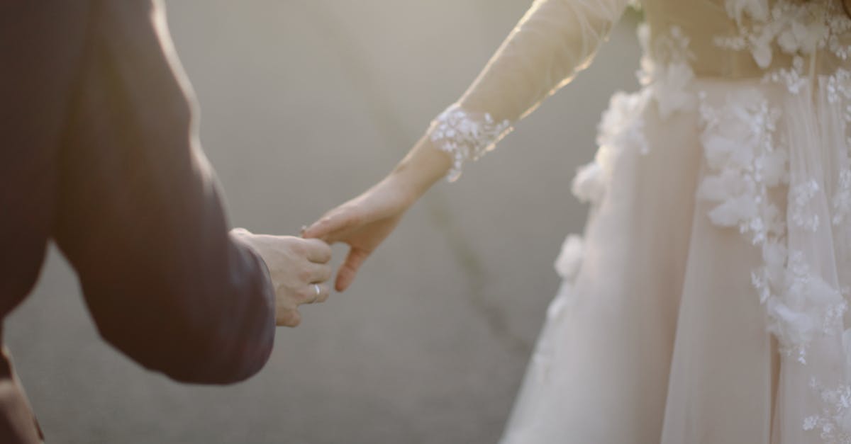 découvrez notre collection de robes de mariée grandes tailles, conçues pour mettre en valeur chaque silhouette avec élégance et confort. trouvez la robe de vos rêves, alliant style, tendance et féminité pour le jour j.